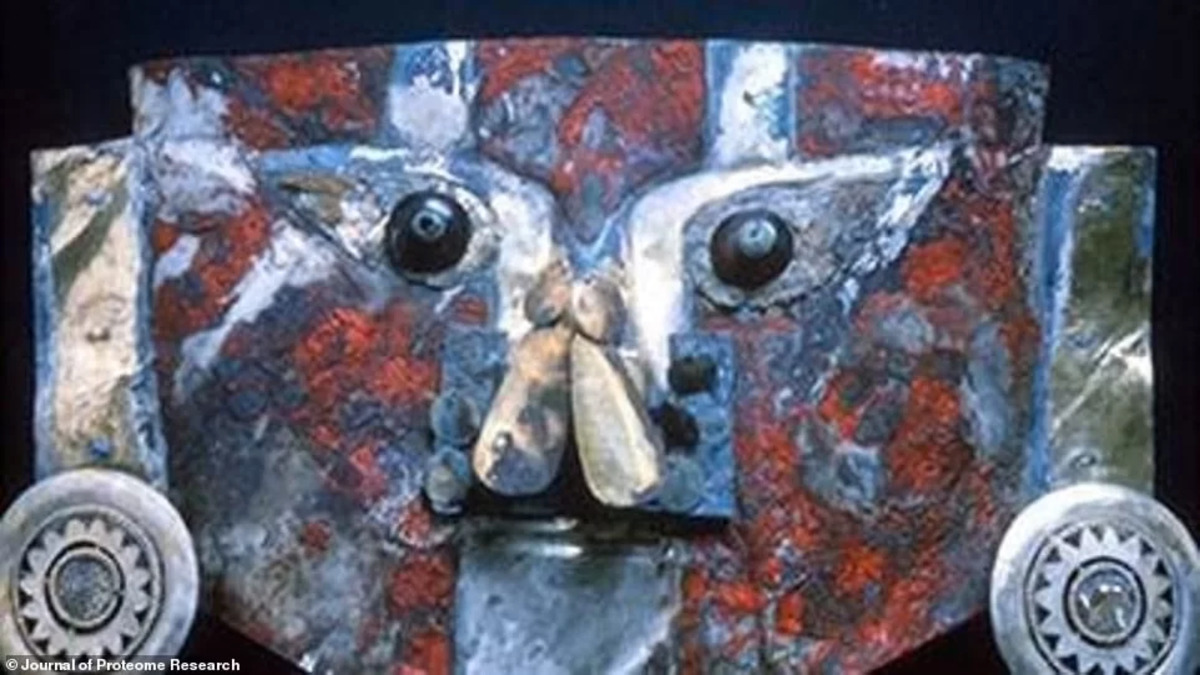 gold-mask-in-Peru-min-1-1.jpg