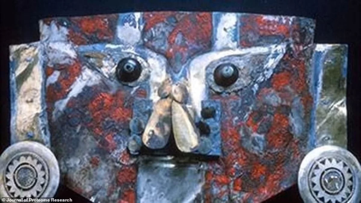 Tracce di sangue umano scoperte su antica maschera in Perù