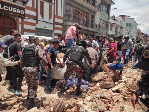 Terremoto di 6.7 in Ecuador: crolli in molte città. Le immagini