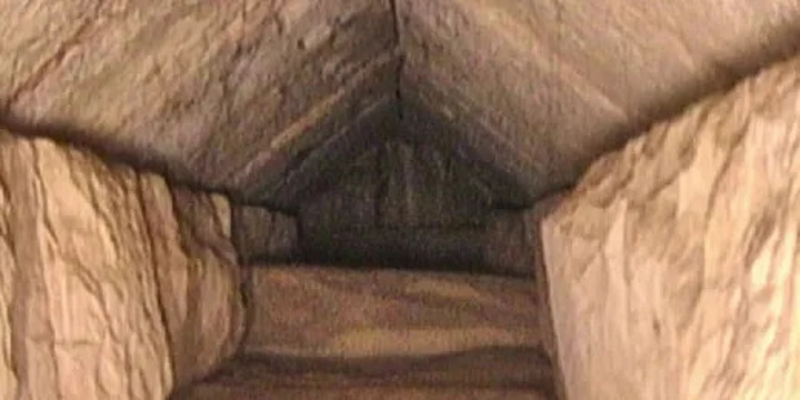 Egitto, il tunnel nascosto nella piramide potrebbe condurre alla tomba del Faraone. Il video