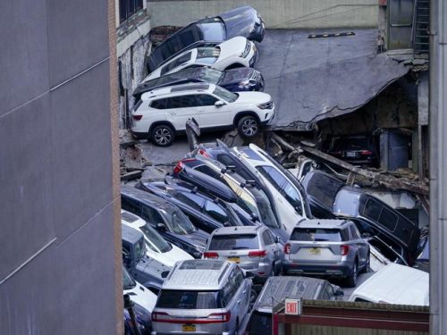 Crolla un parcheggio multipiano nel centro di New York. Il video