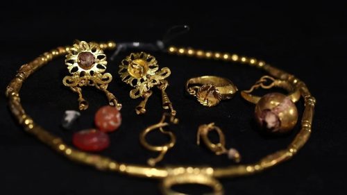 I simboli di una Dea adornano gioielli d’oro di 1.800 anni scoperti a Gerusalemme