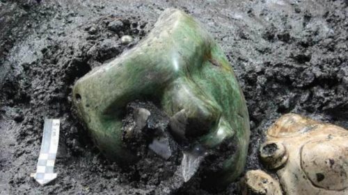 Enigmatica maschera di pietra verde scoperta a Teotihuacan