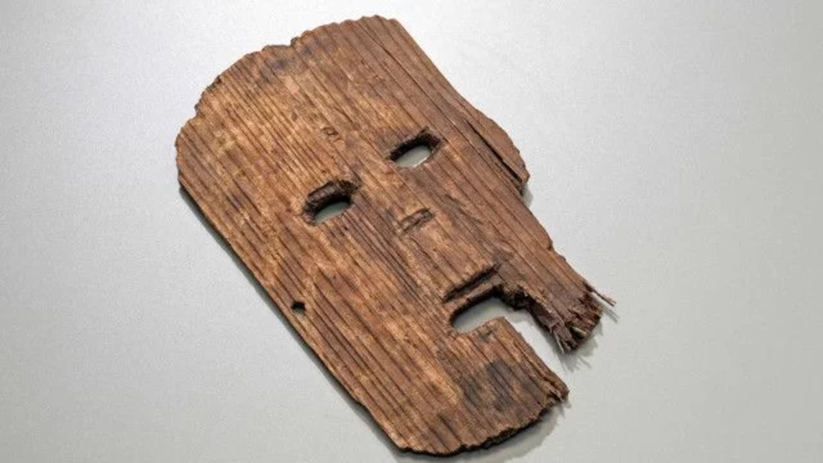 Antica e rara maschera di legno scoperta in Giappone