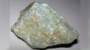 Il mistero delle rocce “impossibili” trovate in cima a un’isola vulcanica