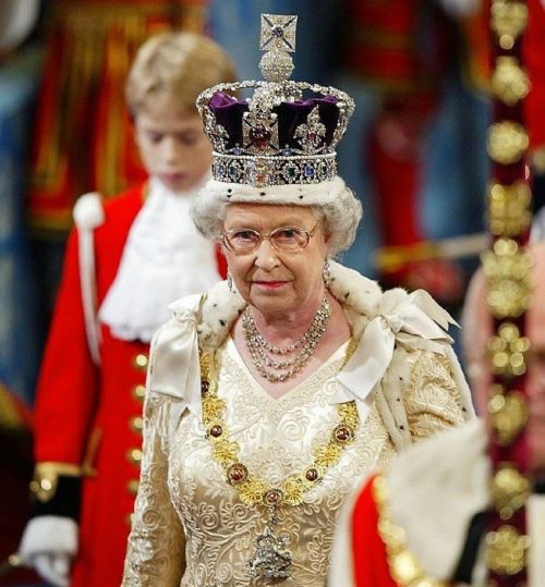 regina Elisabetta II