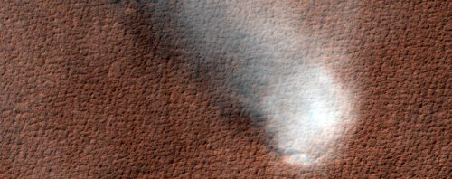La sonda della NASA fotografa un vortice di polvere su un altopiano di Marte