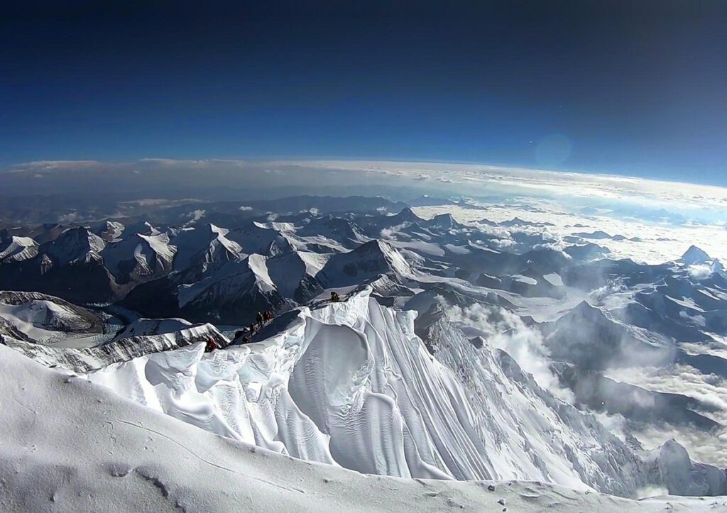 L’Everest non è più la montagna più alta della Terra: scoperte strutture gigantesche sotto i nostri