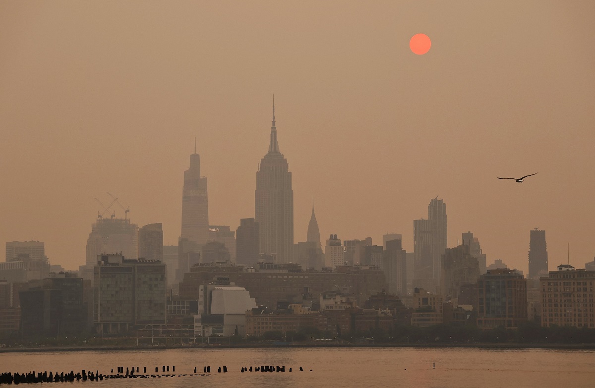 New York: immensa nuvola di fumo e cenere circonda la città [VIDEO]