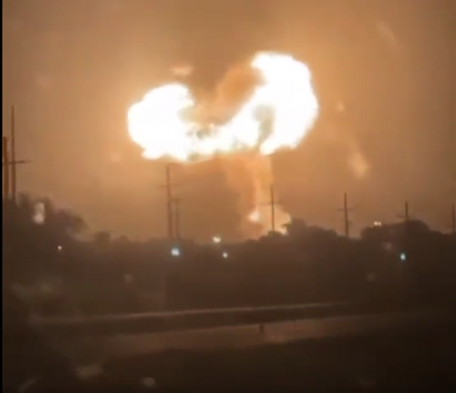 Forti esplosioni in un impianto chimico negli Stati Uniti: evacuate oltre trecento persone