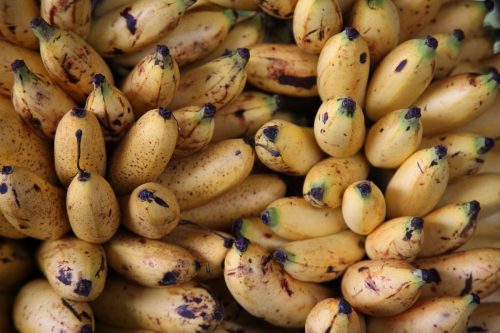 Perché le banane diventano marroni e come impedire ciò?