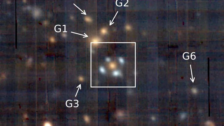 La luce proveniente da una galassia lontana forma un’incredibile Croce di Einstein