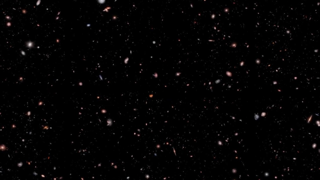 Un video consente di viaggiare intorno alle 5.000 galassie osservate dal James Webb
