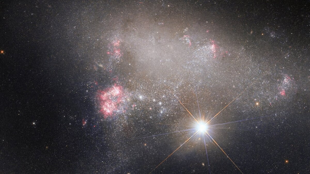 Il telescopio spaziale Hubble individua una galassia a forma di triangolo