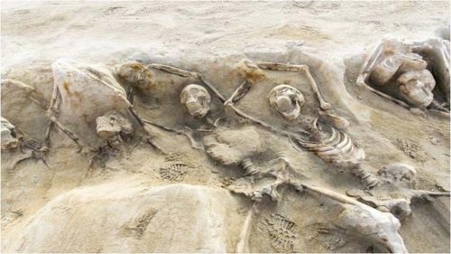 Misteriosa sepoltura di massa con scheletri incatenati scoperta in Grecia