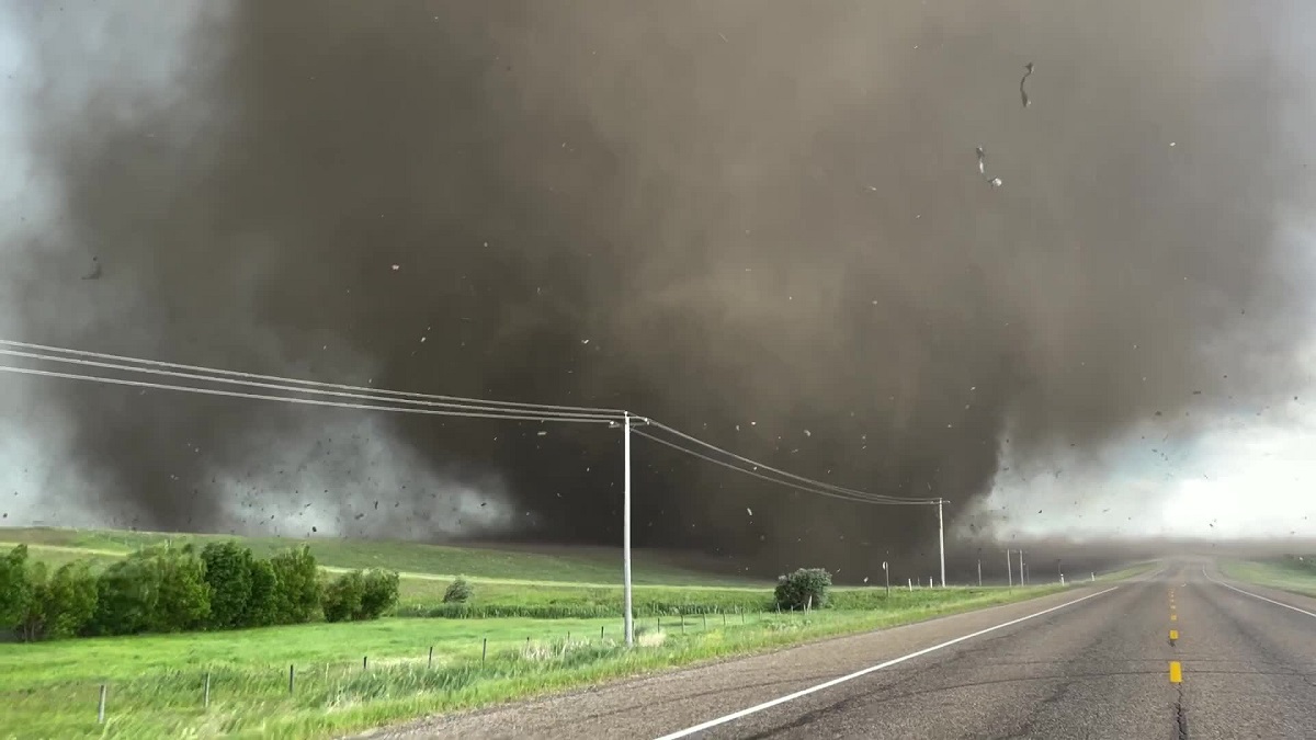 tornado-canada-1.jpg