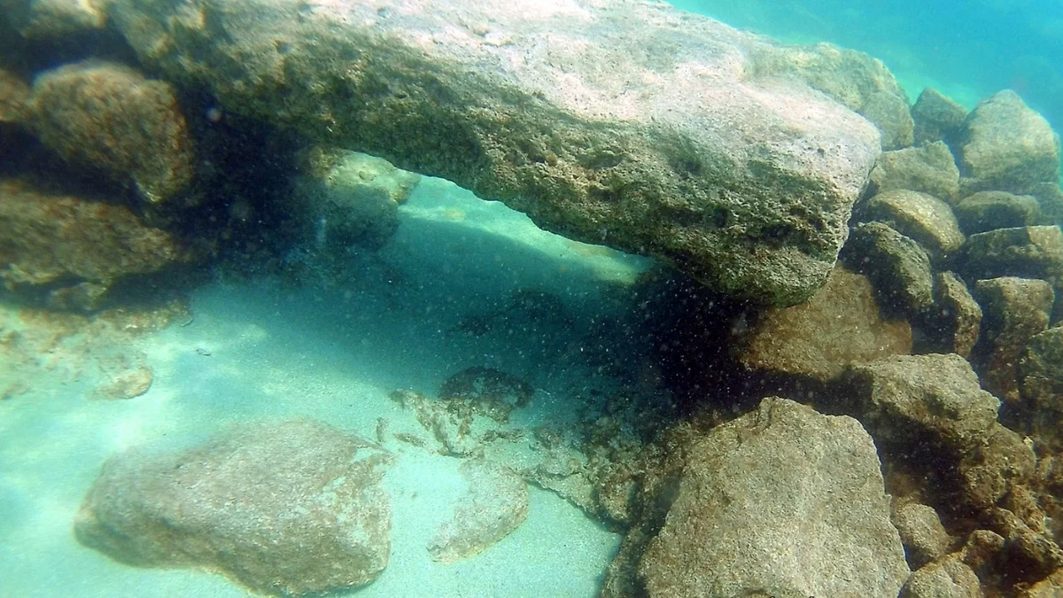 Misteriose rovine di un’antica civiltà perduta scoperte sul fondo del lago Van in Turchia