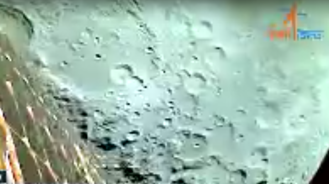 Una missione spaziale indiana pubblica le sue prime immagini della Luna. Il video