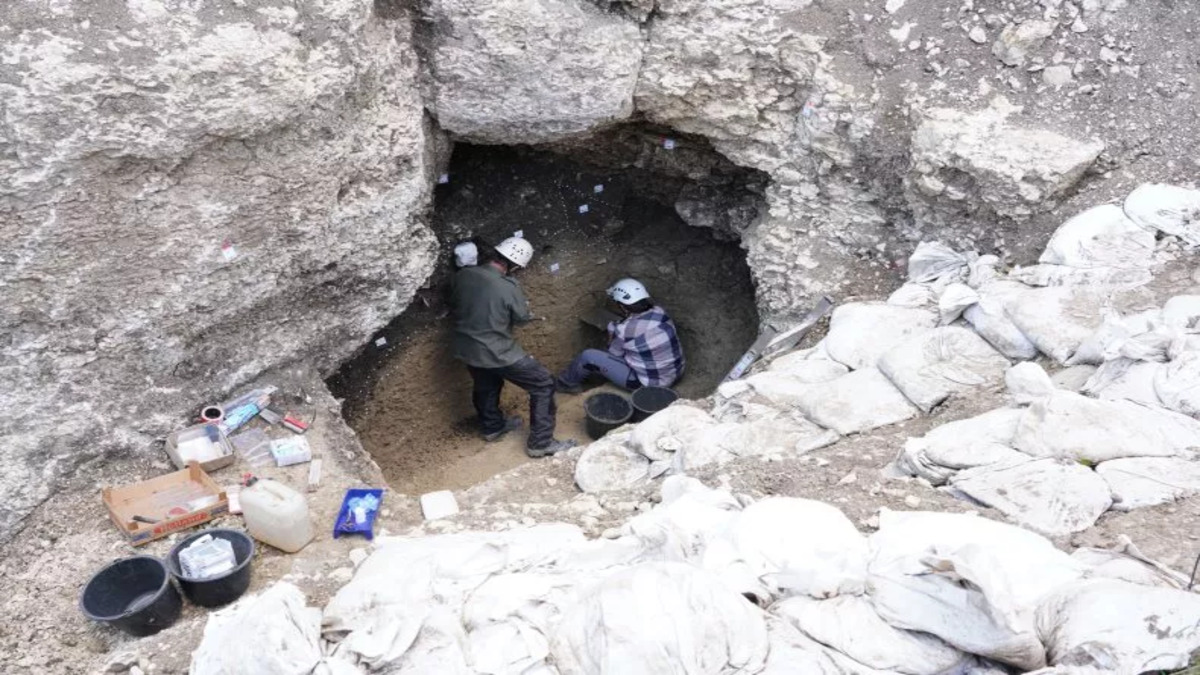 ice-age-cave-entrance-1-1.jpg
