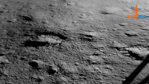 Ecco la prima immagine del polo sud della Luna dopo lo sbarco della missione indiana