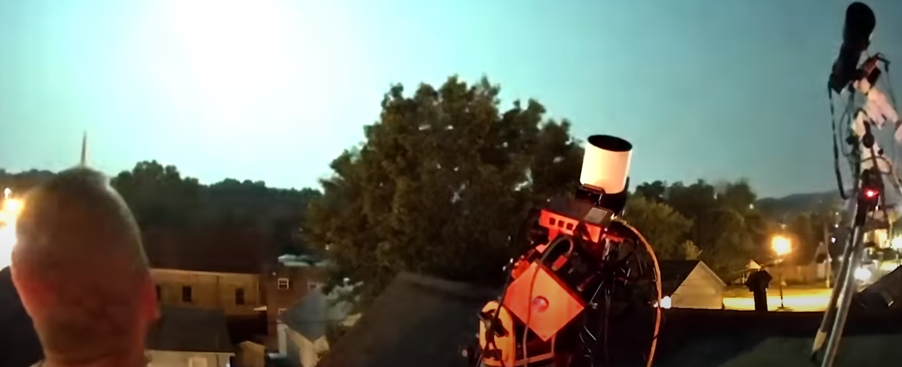 Meteora esplode ‘accanto’ alla superluna negli Stati Uniti. Il video