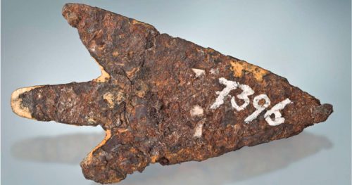 Scoperta punta di freccia risalente a 2100 anni fa composta da materiale spaziale