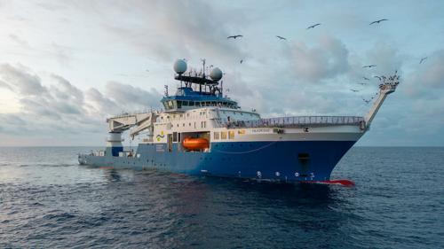 Falkor (anche), la nave da ricerca utilizzata in questa ultima scoperta, fotografata nell'Oceano Pacifico.