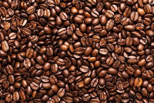 Come viene prodotto il caffè decaffeinato e contiene davvero zero caffeina?