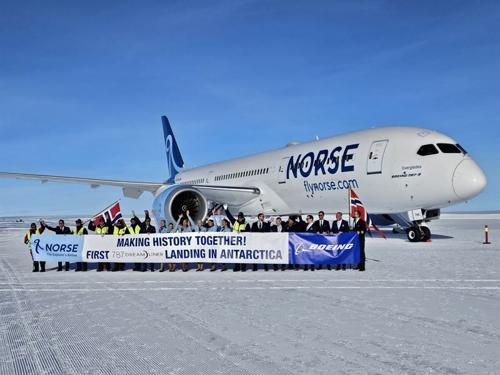 Il primo aereo Boeing 787 Dreamliner ha toccato terra in Antartide il 15 novembre 2023.