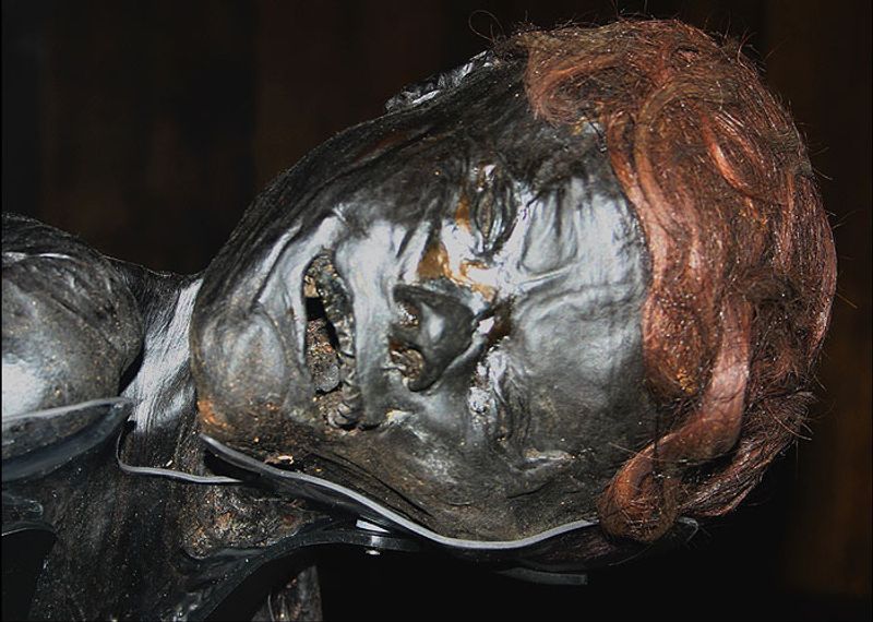 Il volto di Grauballe Man, un corpo di palude che è stato scoperto nel 1952 in Danimarca.