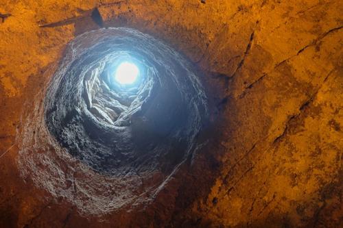 Scienziati cinesi avviano un progetto per scavare un buco di 10.000 metri nella Terra
