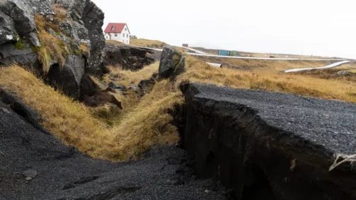Islanda: dopo i terremoti si apre frattura in superficie, evacuata Grindav¡k