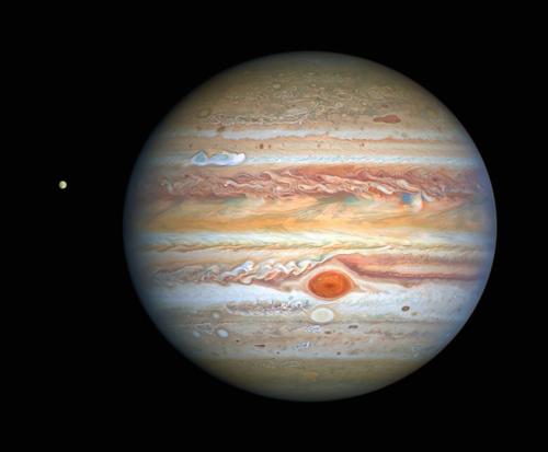 Un'immagine di Giove, il re del sistema solare, ritratto insieme alla sua luna Europa da Hubble.