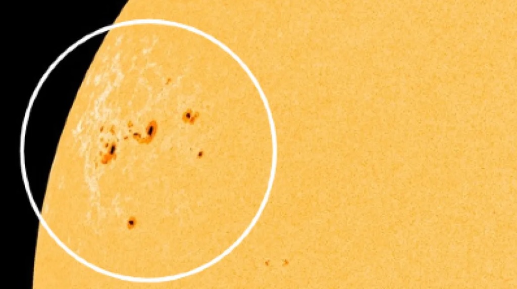 Un gruppo di macchie 15 volte più grande della Terra osservato sul Sole