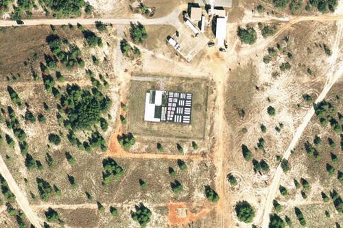 Immagine di Google Earth di un obiettivo di calibrazione ottica aerea presso la base aerea di Eglin, in Florida.