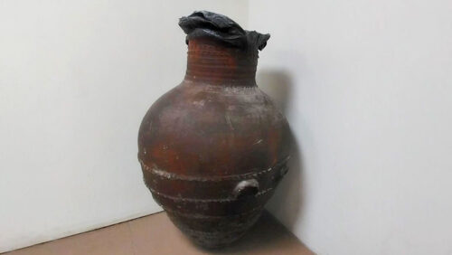 Vaso di 2.600 anni usato come cestino della spazzatura. Scandalo in un museo in Iran