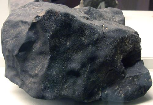 La meteorite di Murchison, grande roccia nera