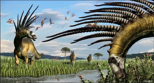 Due dinosauri con collo lungo, testa piccola e enormi spine lunghe 1 metro che si curvano in avanti verso la testa stanno bevendo acqua