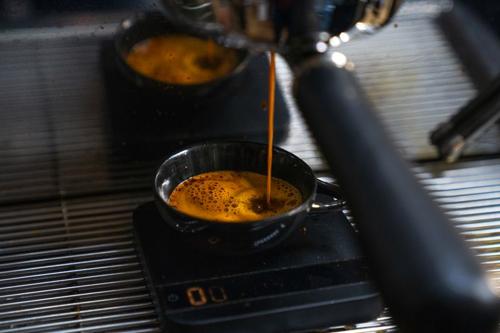 L’effetto dell’acqua sulla macinatura del caffè: scoperte sorprendenti