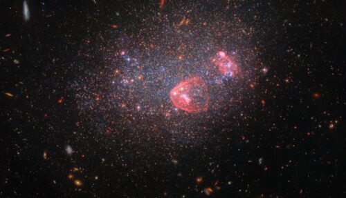 L’immagine della NASA rivela un primo piano della galassia Sparkling Snow Globe