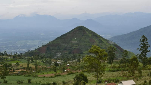 La controversia sulla presunta piramide più antica del mondo