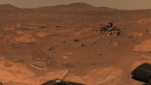 Il rover Perseverance esplora il cratere di Jezero su Marte