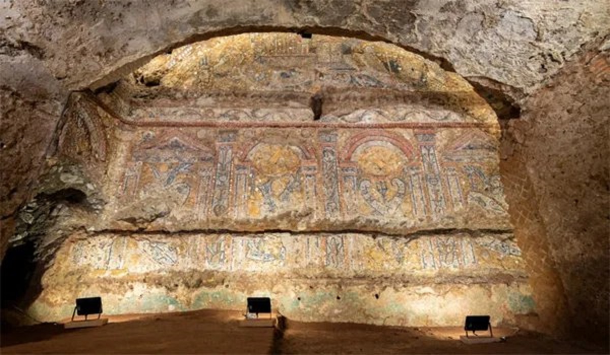 Fantastico mosaico romano trovato in un’antica casa a schiera vicino al Colosseo [Video]