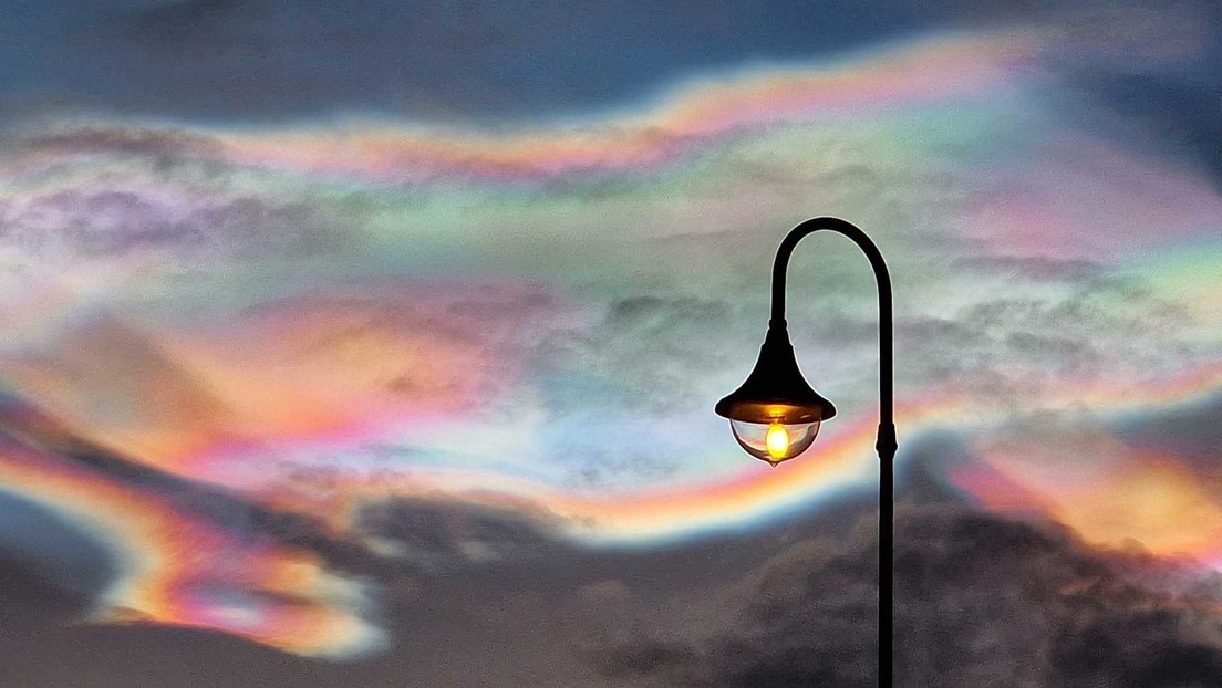 Rarissime nuvole ‘arcobaleno’ colorano il cielo in Europa