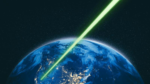 Un raggio laser colpisce la Terra dallo spazio, trasmettendo un messaggio alla NASA dalla sonda Psiche