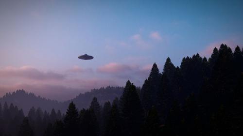 UFO che vola nel cielo