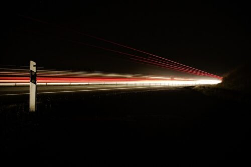 Gli Slow Mo Guys filmano la velocità della luce a 10 trilioni di fotogrammi al secondo [Video]