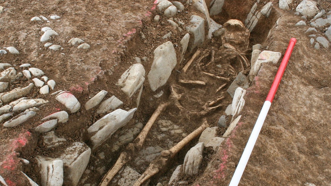 Regno Unito: archeologi scoprono un cimitero medievale con 70 tombe