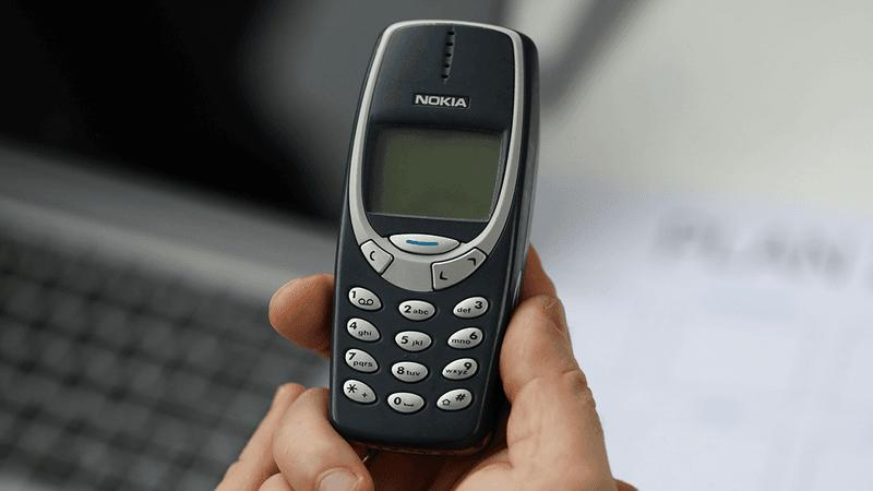 Un classico telefono cellulare Nokia.