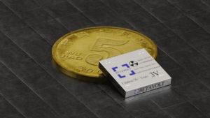 La batteria nucleare BV100 prodotta da Betavolt in Cina misura solo 15 x 15 x 15 millimetri cubici.